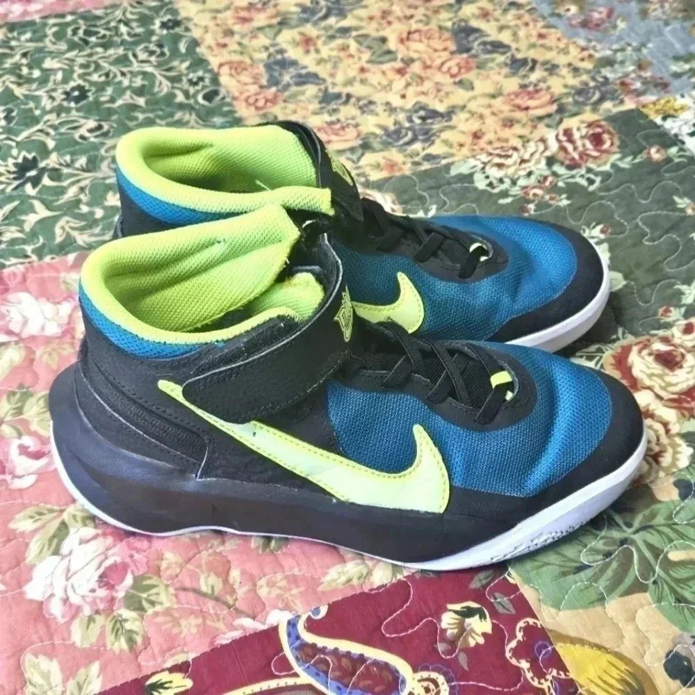 Nike Hustle youth basketball shoes